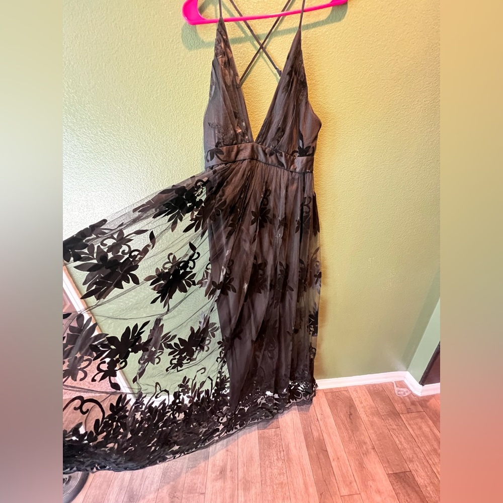 The vintage shop black dress